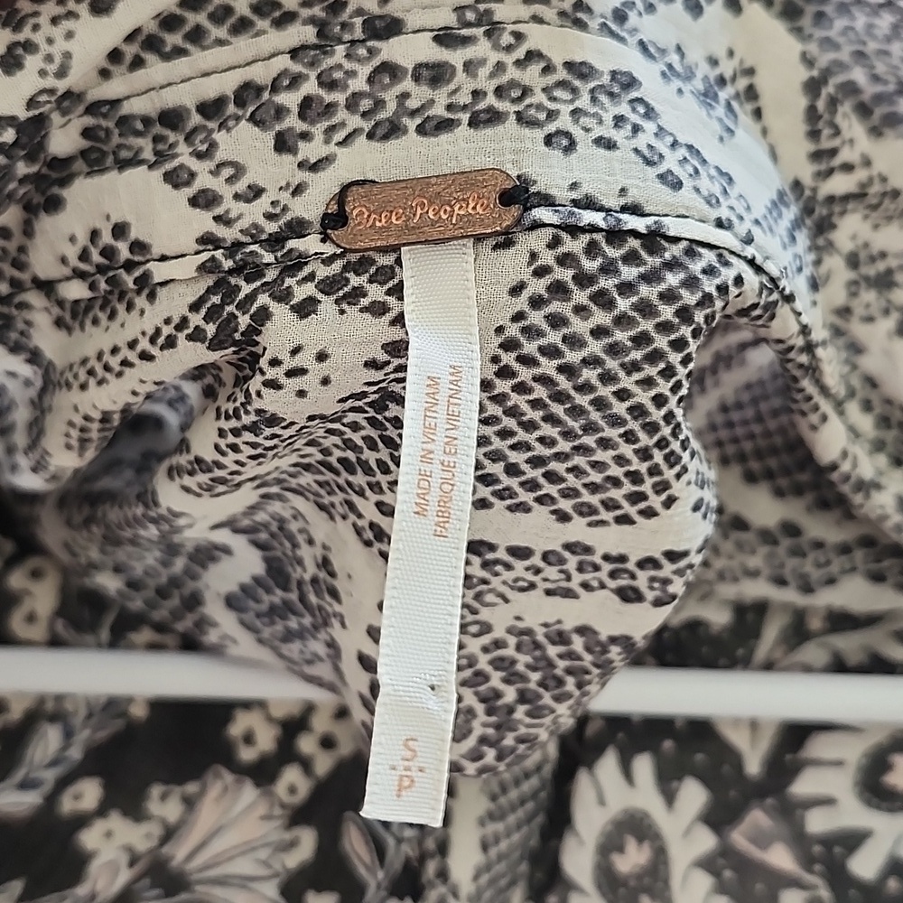 Free People Dani Button Down Blouse Size Small - Picture 7 of 10